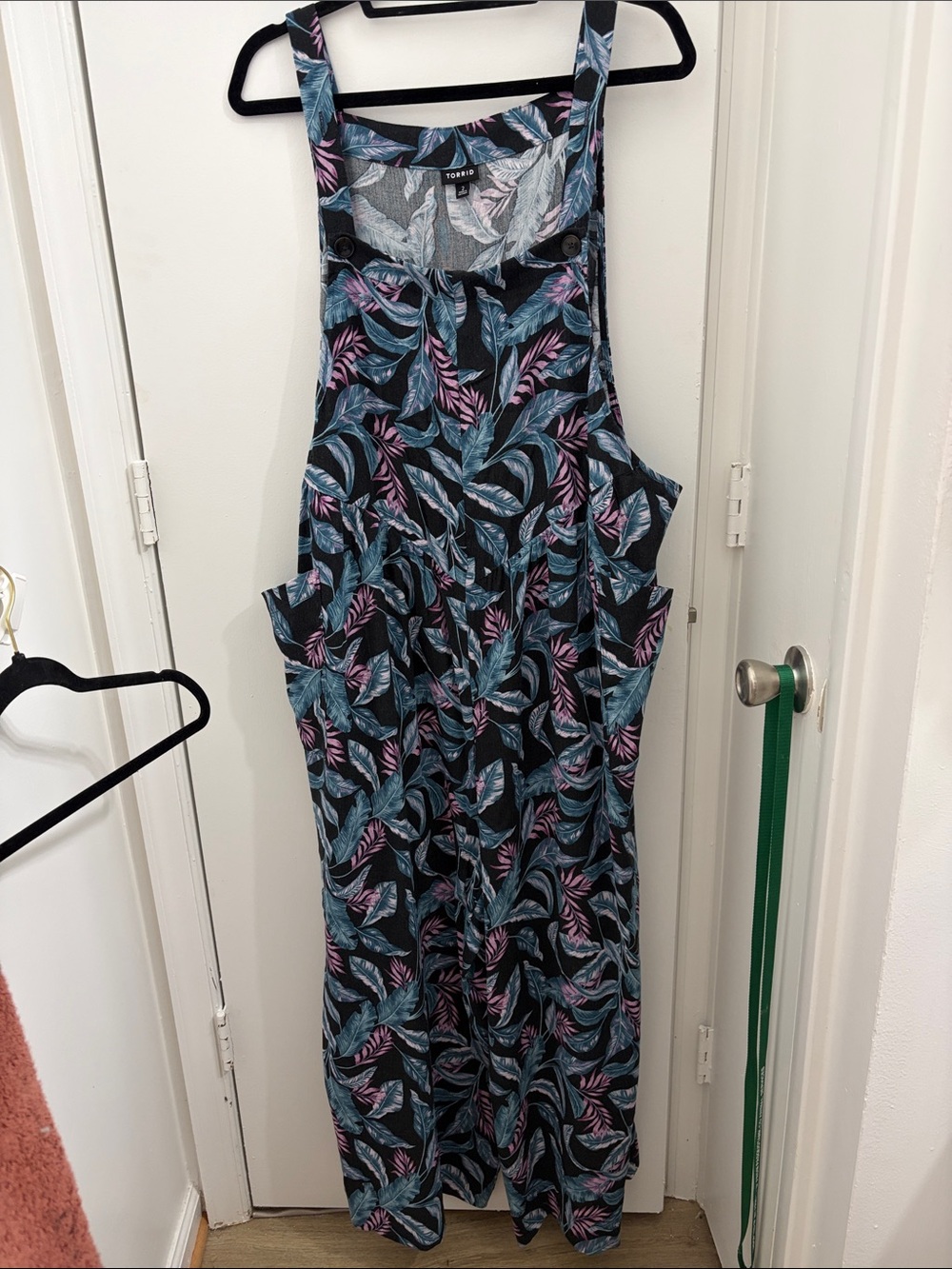 Torrid Overall Jumpsuit with Teal and Pink Leaf Print size 2 (18/20) EUC